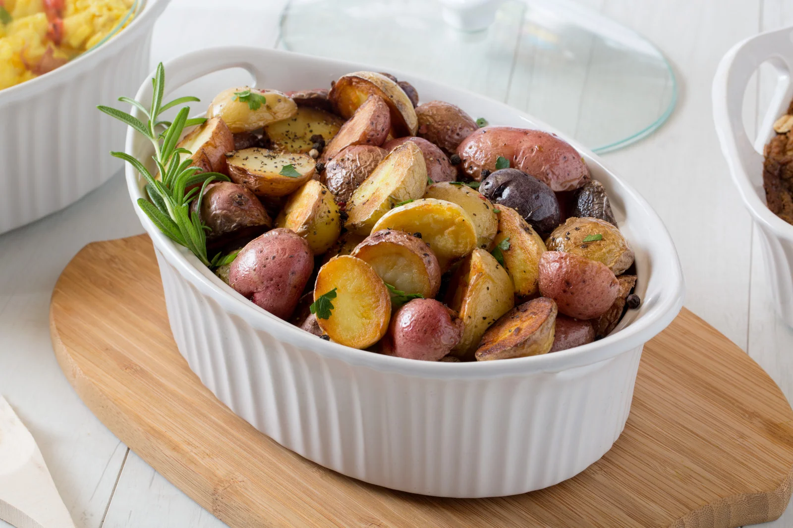 CorningWare® French White® 1.5 夸脱带盖椭圆形焗烤盘
