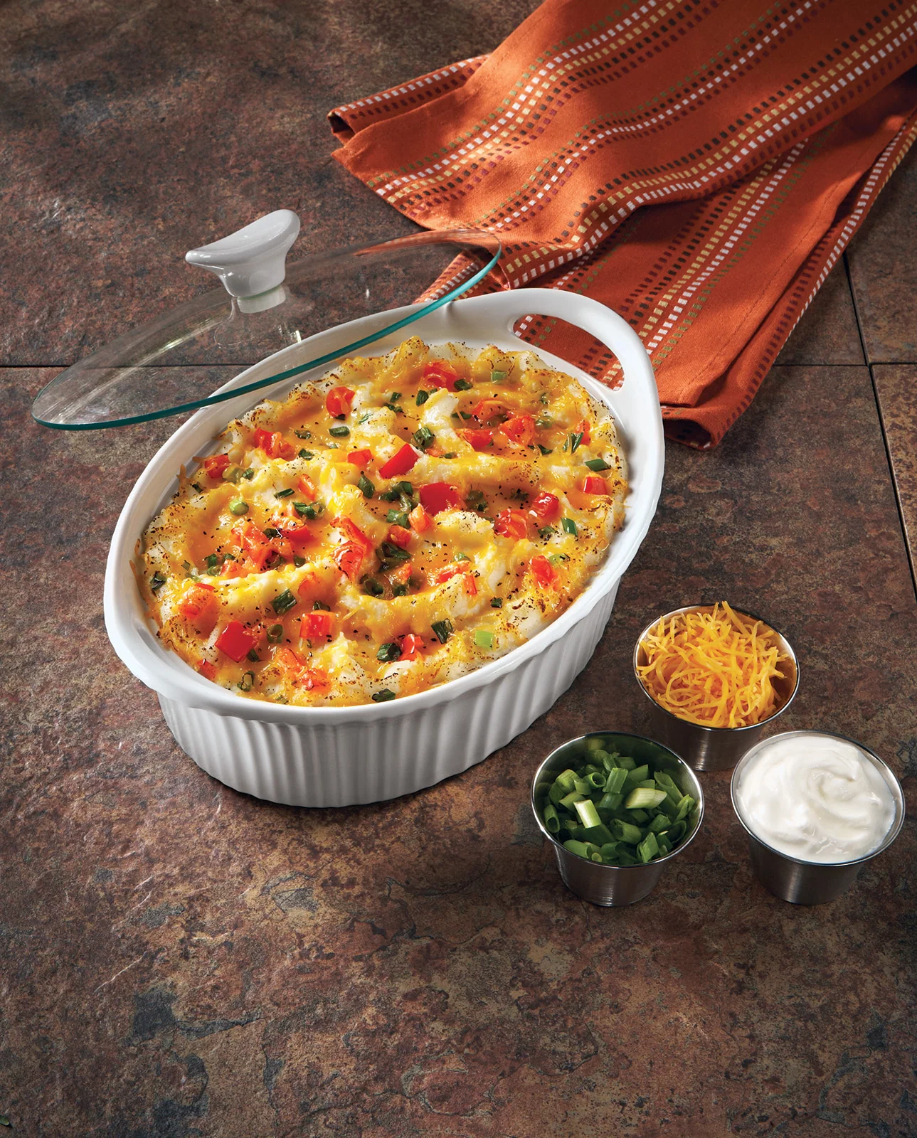 CorningWare® French White® 1.5 夸脱带盖椭圆形焗烤盘